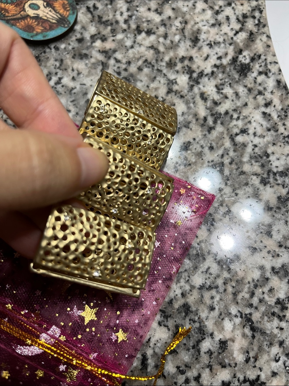 Never worn vi the style elastic cuff bracelet - Picture 4 of 4